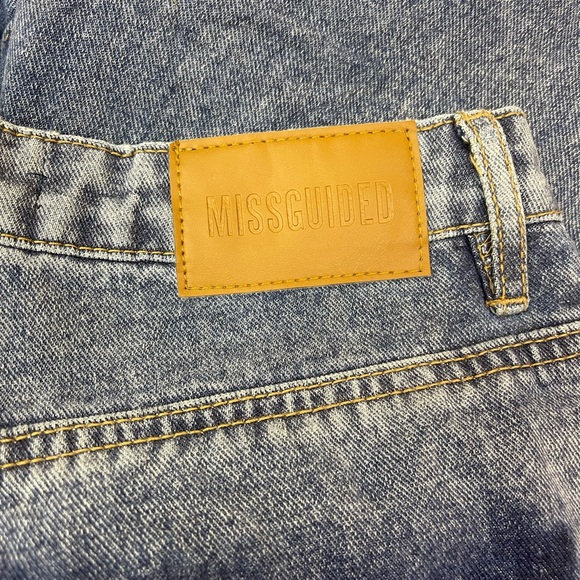 Missguided Riot High Rise Mom Jeans - Picture 3 of 4